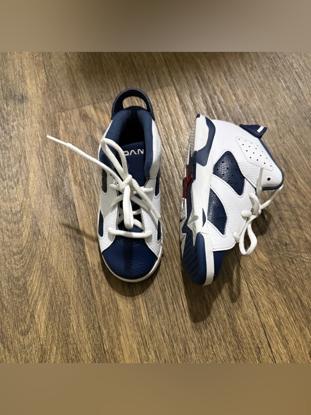 Jordan Retro 6 Kids Navy and White Athletic Sneakers Size 10C